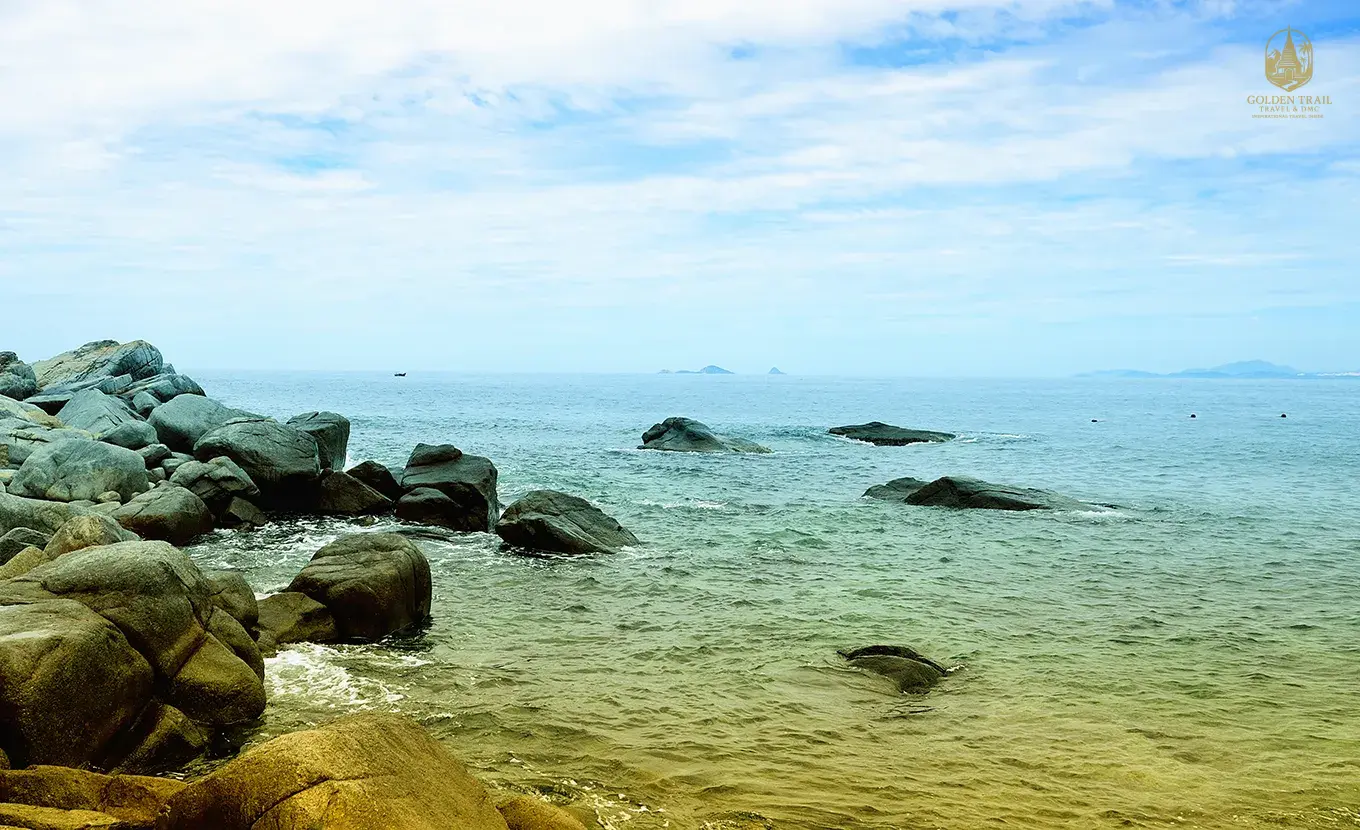 7-Day Saigon to Nha Trang: History, Mekong Culture, & Vibrant Beach Escape